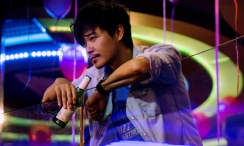 在楼梯上和少妇做爰视频